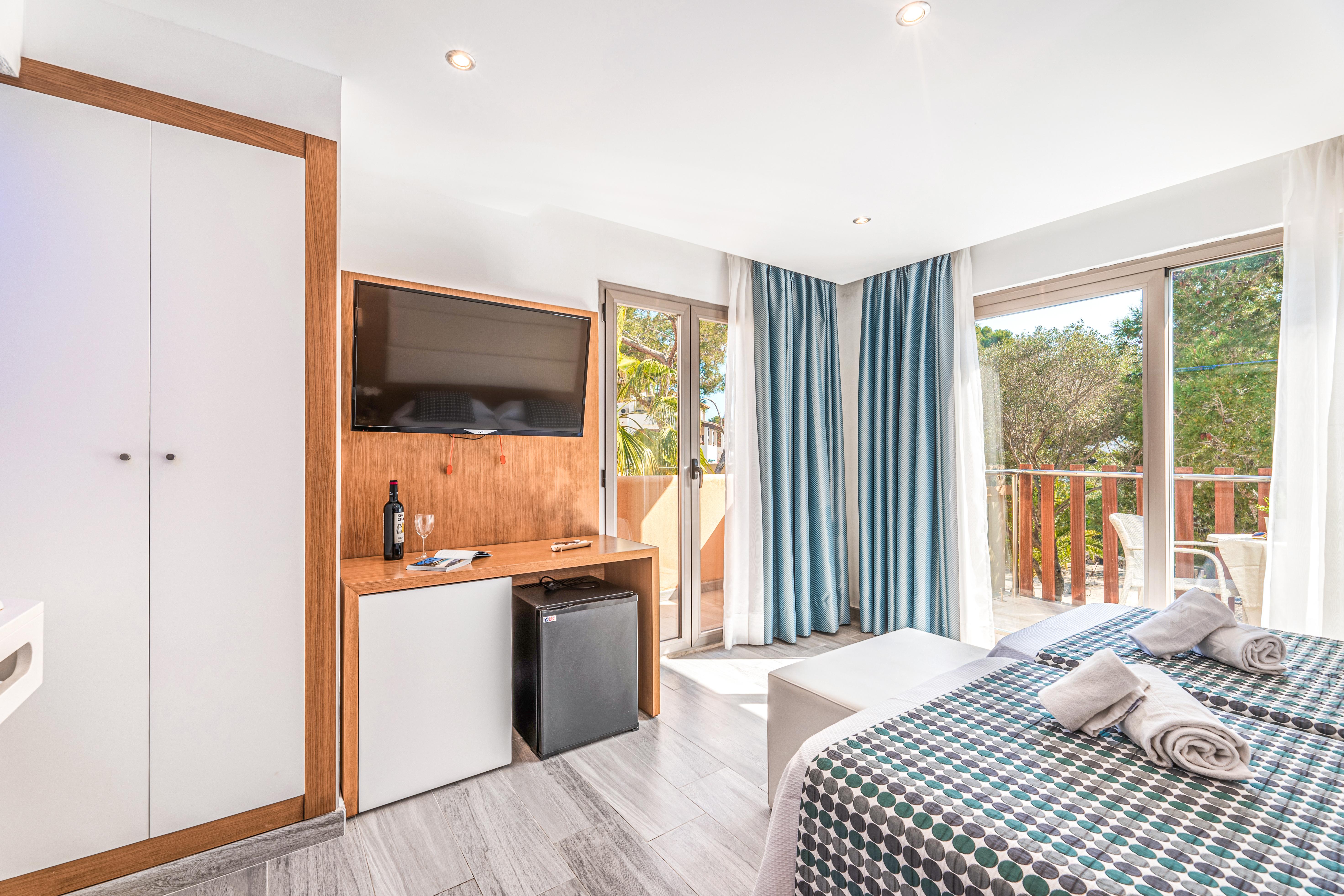 Playa Ferrera Aparthotel 3*